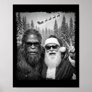 Lustiges Sasquatch-Meme Cooles Selfie mit Santa Ch Poster