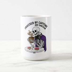 Lustiges Skelett Angetrieben von Koffein und Sar Kaffeetasse