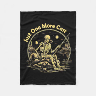 Lustiges Skelett-Angler-Shirt, nur noch ein Wurf Z Fleecedecke