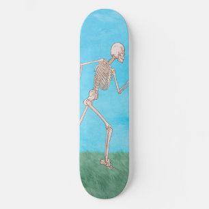 Lustiges Skelett beim Laufen Skateboard