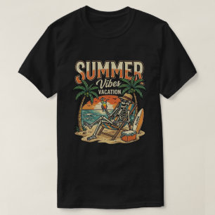 Lustiges Skelett entspannt sich am Strand / grusel T-Shirt