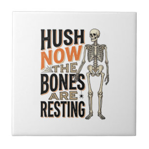 Lustiges Skelett-Shirt, Hush Now Halloween Gravur Fliese