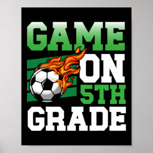 Lustiges Spiel auf der 5. Klasse Fußball Sport Rüc Poster