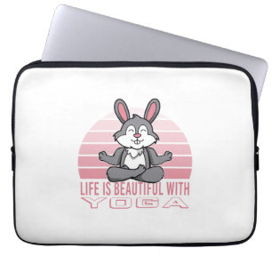 Lustiges süßes Kaninchen beim Yoga. Lustige Yoga-Ü Laptopschutzhülle