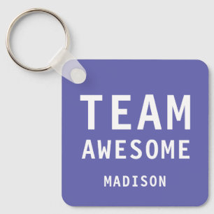 Lustiges Team Awesome Lila Personalisierter Name Schlüsselanhänger