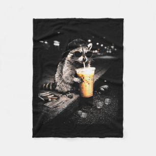 Lustiges Waschbär-Trink-Eis-Kaffee-Design Fleecedecke
