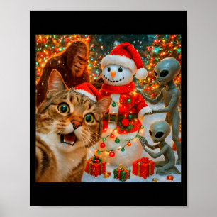 Lustiges Weihnachtskatzen-Selfie mit Bigfoot-Alien Poster