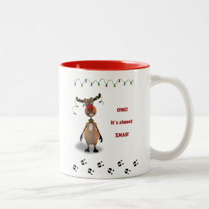 Lustiges Weihnachtsrotes gerochenes Ren Zweifarbige Tasse