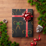 Luxe Gold Candy Canes Black Christmas Geschenkpapier<br><div class="desc">Ein sehr modernes und glamouröses Weihnachtsgeschenk mit einem auffälligen Muster glänzender goldfarbener Bonbons mit grünen heiligen Blätter und hellen roten Beeren, verstreut über einen schwarzen Hintergrund von Mitternacht, um Ihre Weihnachtsgeschenke unter dem Weihnachtsbaum dieser festlichen Saison wirklich hervorheben zu lassen. Als zusätzliche Touch des Glamours und des Stils, gibt es...</div>
