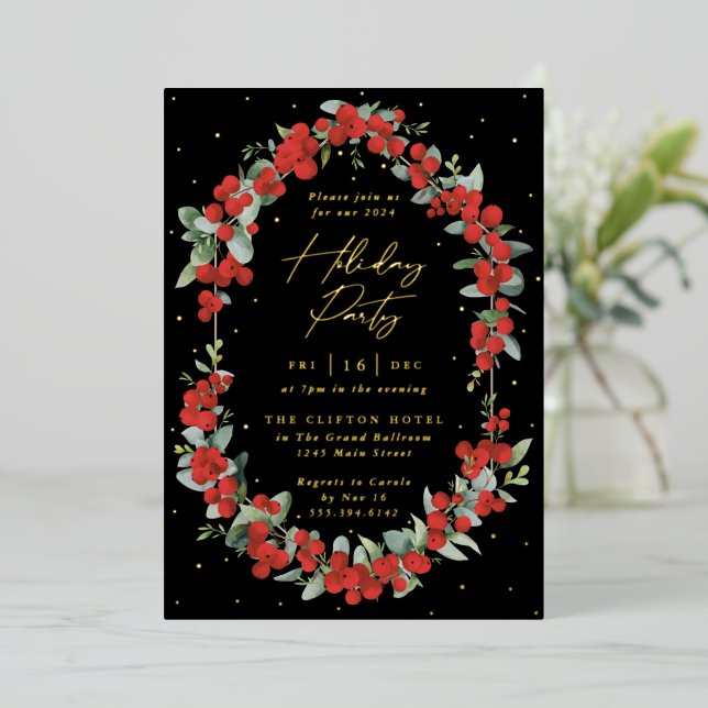 Luxe Red Berry + Eukalyptus Holiday Party Folieneinladung (Stehend vorne)