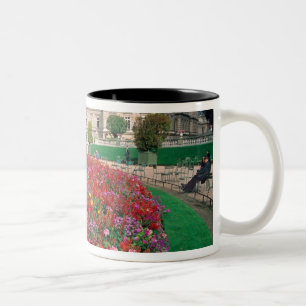 Luxemburg-Palast in Paris, Frankreich. Zweifarbige Tasse