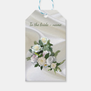 Luxuriös, weiß, fließende Seide und weiße Rosen. Geschenkanhänger