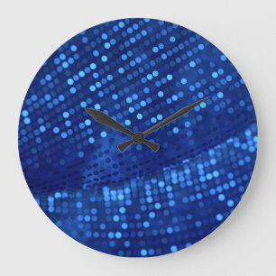 Luxuriöse Metalldrapierung 3D-Hintergrund. Große Wanduhr