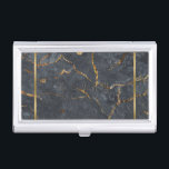 Luxuriöse, schwarze und goldene Marmorstruktur Visitenkarten Dose<br><div class="desc">Bild von luxuriösem,  schwarz-goldfarbenem Marmor mit goldgestreiftem Akzent. Maßgeschneidertes Monogramm,  geprägt.</div>