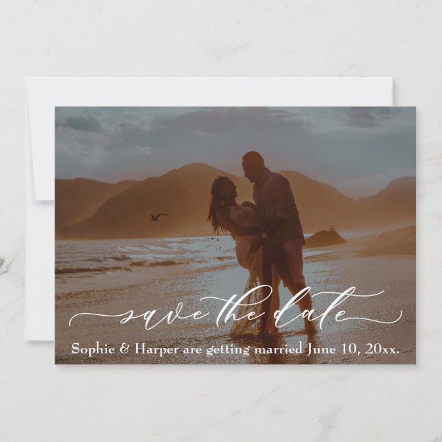 Luxuriöser Schriftart Romantic Beach Foto Save the Einladung (Vorderseite)