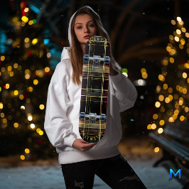 Luxuriöses Gold und Burgund Tartan Kariertes Muste Skateboard