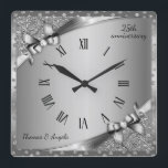 Luxury 25th Anniversary Metallic Silver & Diamond  Quadratische Wanduhr<br><div class="desc">Luxury 25th Anniversary Metallic Silver & Diamond Square Wall Clock.</div>