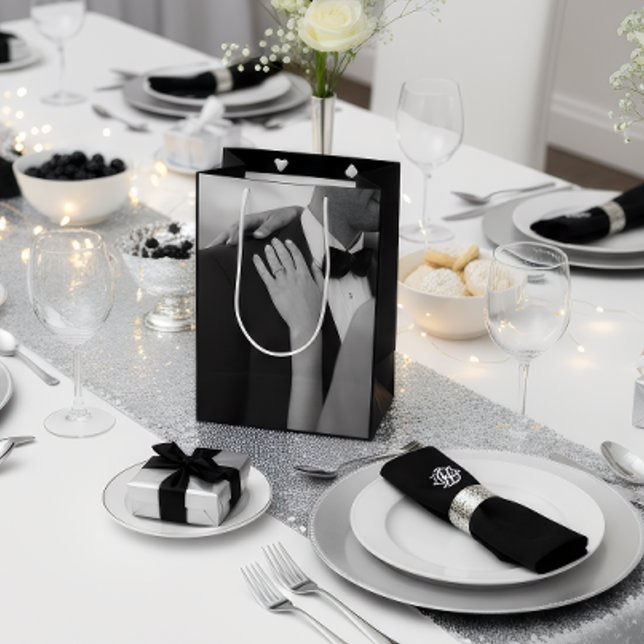Luxury Black & White Wedding Gift Bag Mittlere Geschenktüte (Von Creator hochgeladen)