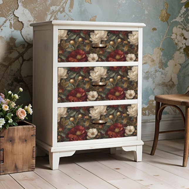 Luxury Christmas Red and Winter White Floral Seidenpapier (Creative Use Example – Pattern Shown for Decoupage Inspiration)