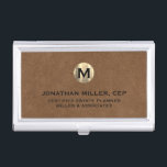 Luxury Gold Initial Logo Braun Leder Visitenkarten Dose<br><div class="desc">Einfaches modernes Luxus-Design mit goldgebürstetem Gold-Erstlogo-Medaille mit personalisiertem Namen,  Firmennamen oder Sondertext unten in klassischer Blocktypografie auf braunem Lederhintergrund. Personalisieren Sie Ihre individuelle Verwendung.</div>