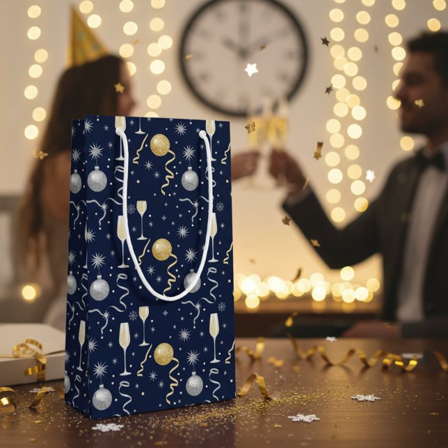 Luxury New Year Celebration – Champagne & Sparkle Kleine Geschenktüte (Von Creator hochgeladen)