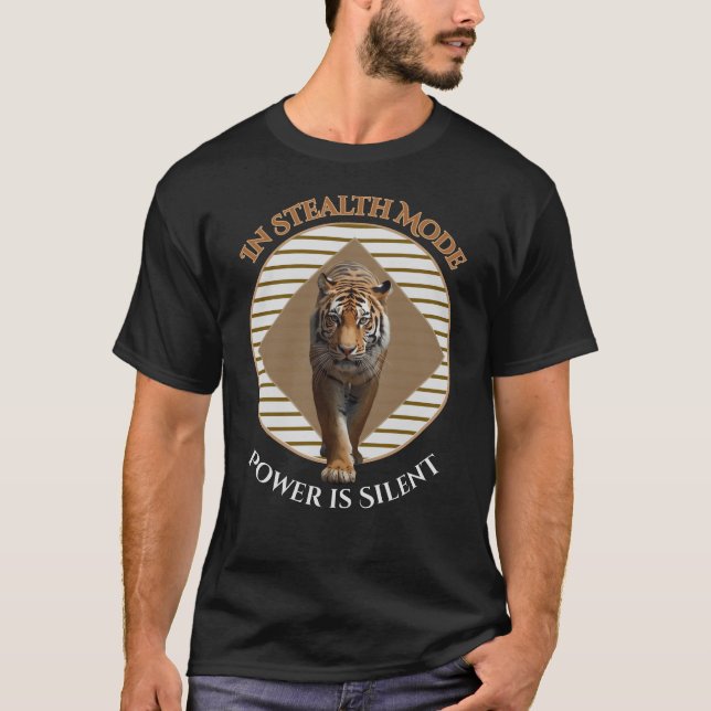 Luxury Tiger Stealth Mode - "Power is Silent" Geom T-Shirt (Vorderseite)