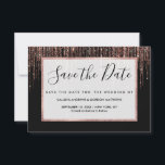 Luxus Black Rose Gold Funkelnd Glitzer Fringe Save The Date<br><div class="desc">Dieses glamouröse und luxuriöse Print ist das perfekte Design für die stilvolle und trendige Frau. Es ist mit einem Imitat funkelnd Rose Gold Glitzer Randvorhang mit Imitaten Glitzer Typografie auf einem einfachen schwarzen Hintergrund. Es ist ein elegantes, elegantes, trendiges und modernes Bing-Design mit einem Hollywood-Ambiente! ***WICHTIGE HINWEIS FÜR DESIGN: Für...</div>