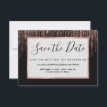 Luxus Black Rose Gold Funkelnd Glitzer Fringe Save The Date<br><div class="desc">Dieses glamouröse und luxuriöse Print ist das perfekte Design für die stilvolle und trendige Frau. Es ist mit einem Imitat funkelnd Rose Gold Glitzer Randvorhang mit Imitaten Glitzer Typografie auf einem einfachen schwarzen Hintergrund. Es ist ein elegantes, elegantes, trendiges und modernes Bing-Design mit einem Hollywood-Ambiente! ***WICHTIGE HINWEIS FÜR DESIGN: Für...</div>