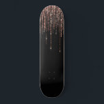 Luxus Black Rose Gold Funkelnd Glitzer Fringe Skateboard<br><div class="desc">Der glamouröse und luxuriöse Druck ist das perfekte Design für die stilvolle und trendige Frau. Es ist mit einem Imitat funkelnd Rose Gold Glitzer Randvorhang mit Imitat Glitzer Typografie auf einem einfachen schwarzen Hintergrund. Es ist ein elegantes, elegantes, trendiges und modernes Sing-Design mit einem Hollywood-Look! ***WICHTIGE ANMERKUNG: Für individuelle Designanfragen...</div>