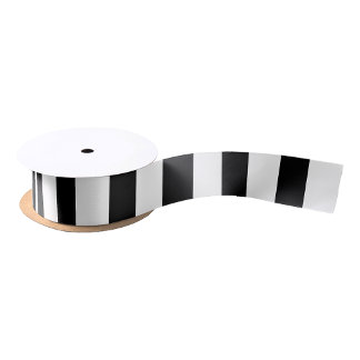 Luxus-Geschenkverpackung mit schwarzen und weißen Satinband