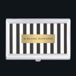 Luxus kühne schwarze und weiße Streifen mit golden Visitenkarten Dose<br><div class="desc">Coordiniert bis 1201Uhr mit dem luxe Bold Black und White Stripes mit Gold Bar Business Card Template. Eleganter,  personalisierter Visitenkartenhalter mit abwechselnden schwarz-weißen Streifen und einer vergoldeten Imitat-Metallic-Typenschild für Ihren Namen oder Geschäftsnamen für eine luxuriöse Ästhetik auf dem Trend. © 1201AM CREATIVE</div>