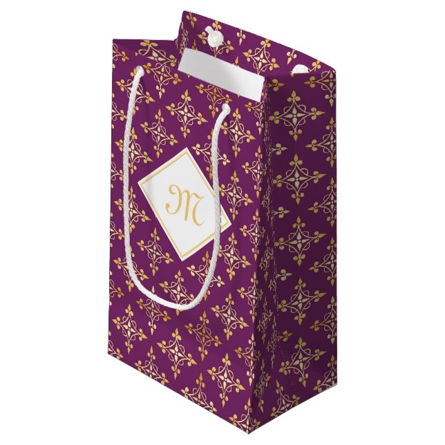 Luxus Monogram Lila und Gold Quatre Floral Kleine Geschenktüte (Vorderseite Schrägansicht)