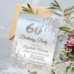 Luxus Silver Glitzer Tropfen 60. Geburtstag Einladung<br><div class="desc">Moderne,  schicke und glamouröse mit silbernen Glitzer-Tropfen auf silberfarbenem Hintergrund.</div>
