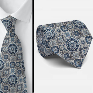 Luxusgeschäftsmann mit weltgewandtem Stil Blaue Krawatte