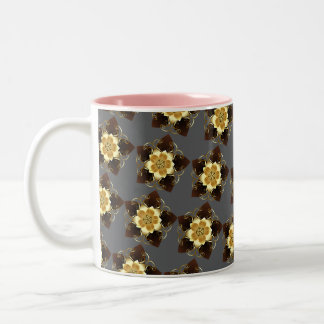 Luxusgoldenes florales Mandala-Ornamentdesign Zweifarbige Tasse