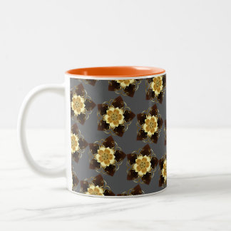 Luxusgoldenes florales Mandala-Ornamentdesign Zweifarbige Tasse