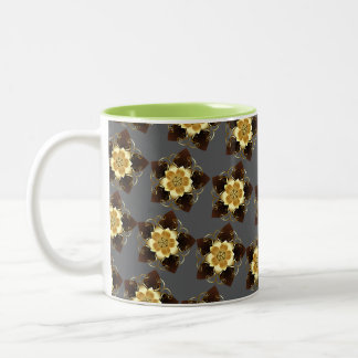 Luxusgoldenes florales Mandala-Ornamentdesign Zweifarbige Tasse