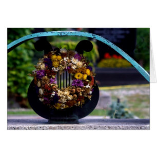 Lyra mit Strohblumen