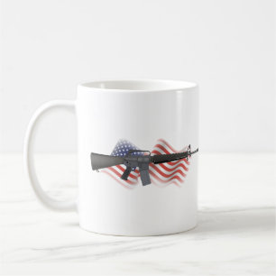 M16 Rifle mit US-Flagge Kaffeetasse