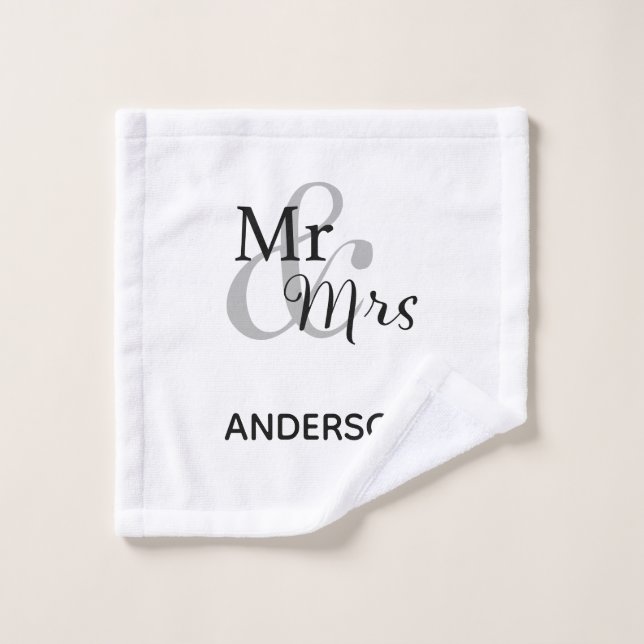M. et Mme Newlysée avec le nom de famille (Gant de toilette)