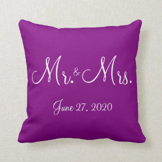M. et Mme Purple Monogrammed Coussins Mariages
