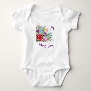 M Madison Personalisiere Initialname, Rose Blume Baby Strampler