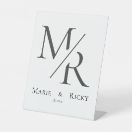 M & R | Our Initials Monogram Sockelschild