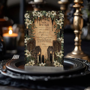 Macabre Candlelit Coffin Halloween-Feier Einladung