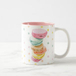 Macarons-Punkte-Tasse Zweifarbige Tasse<br><div class="desc">Illustration eines zart ausgeglichenen Turms aus rosa,  grünen,  orangefarbenen,  braunen und gelben Makaronen. Eine französische Spezialität und eine köstliche Karte oder ein Geschenk für einen besonderen Freund oder jeden,  der süße Dinge Liebe.</div>