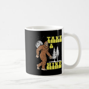 Mache einen Bigfoot-Nacht-Hike Lustiger Wandern Sa Kaffeetasse