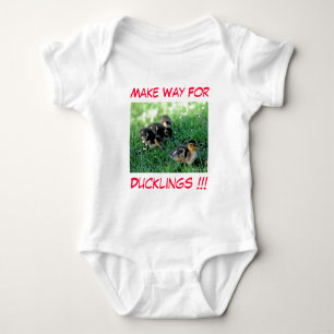 Machen Sie den Weg für Ducklings!! Baby Strampler