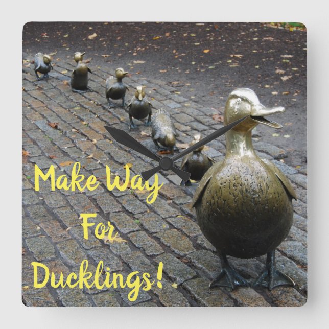 Machen Sie Platz für Ducklings! Quadratische Wanduhr (Vorderseite)