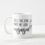 Macht mich dieser Ring Verlobt? Kaffeetasse<br><div class="desc">Dieser lustige Schlamm für eine verlobte Braut ist das perfekte Geschenk oder der perfekte Weg,  um Freunden und Familie mitzuteilen,  dass Sie verlobt sind!</div>