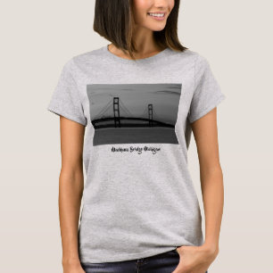 Mackinac Bridge am dunklen Graustufen-T - Shirt